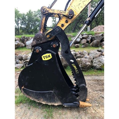 The Difference Between Mechanical and Hydraulic Thumb Attachments for Excavators